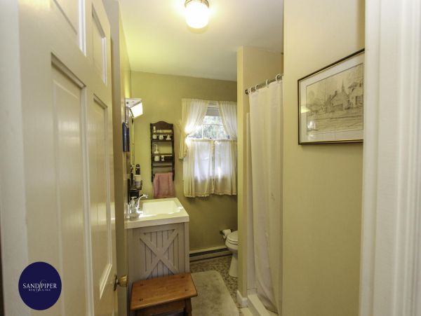 Cape Cod Home 994800