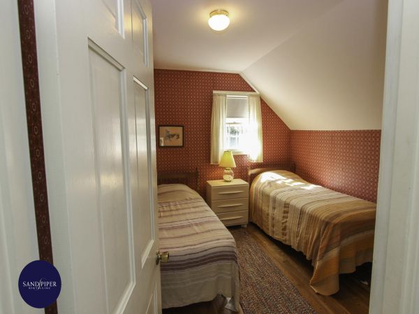 Cape Cod Home 994800