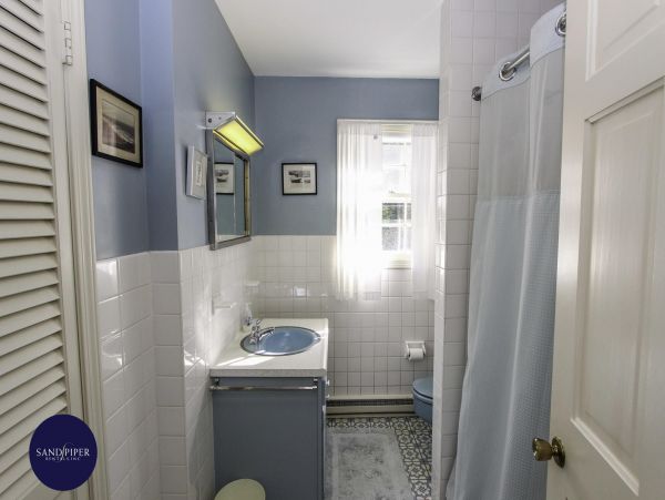 Cape Cod Home 994800