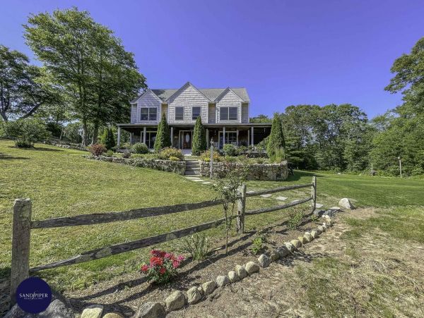 Cape Cod Home 994802