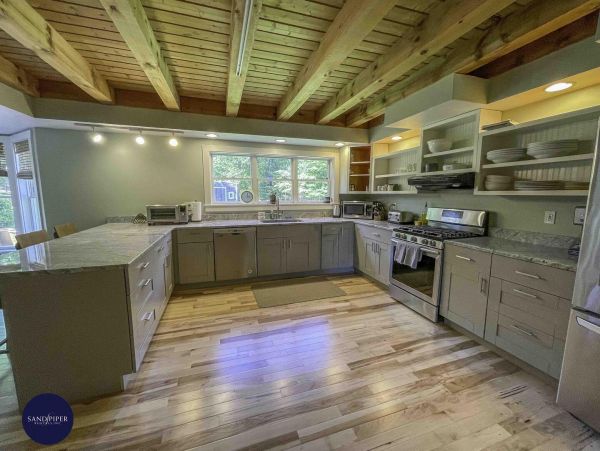 Cape Cod Home 994802