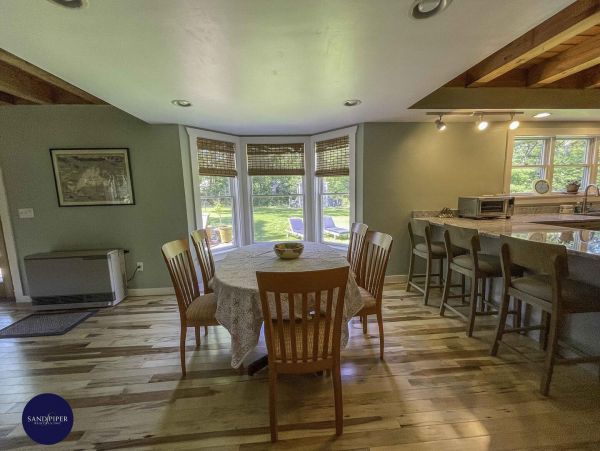 Cape Cod Home 994802