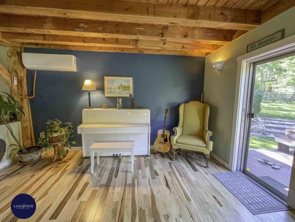 Cape Cod Home 994802