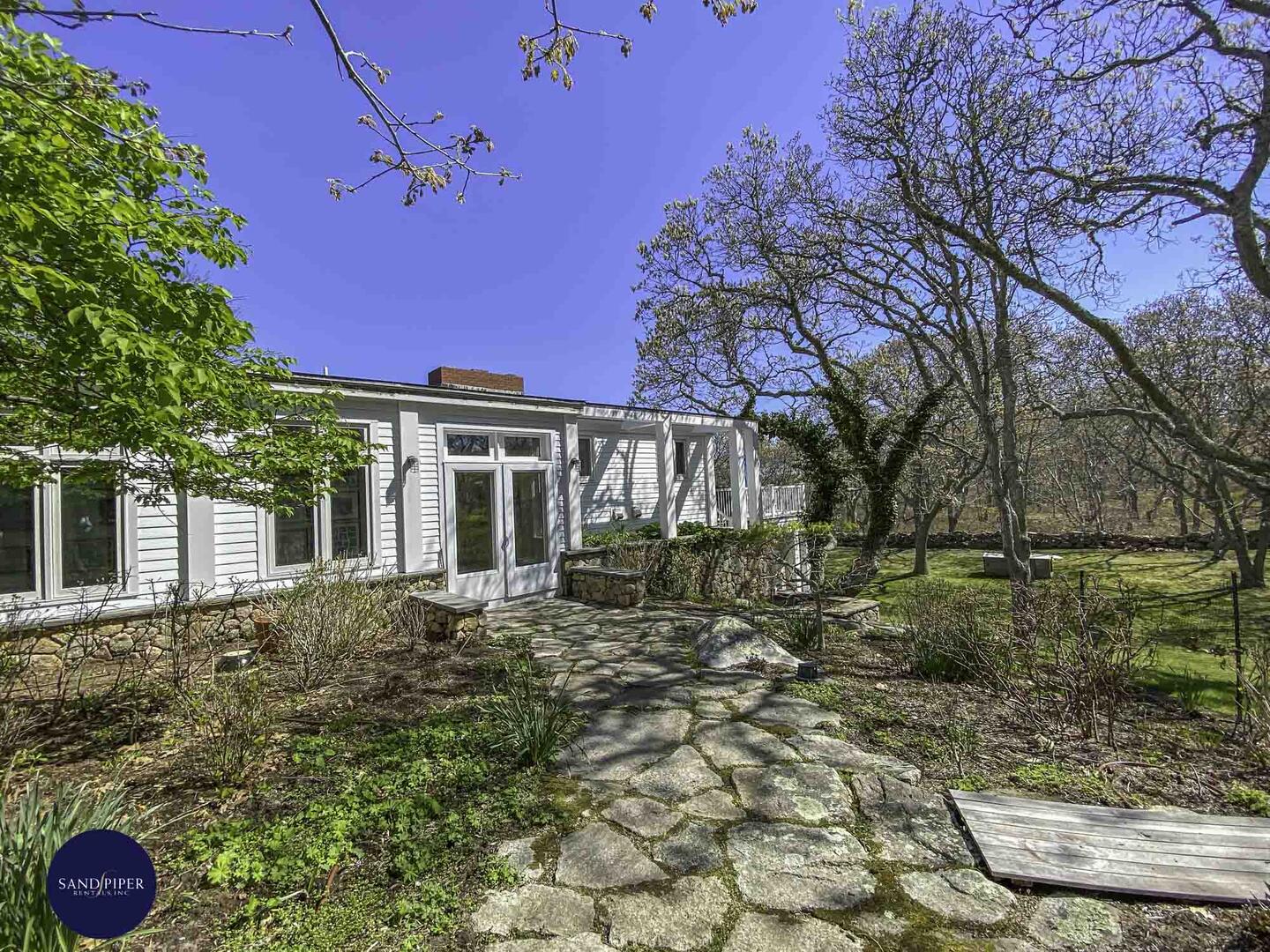 Cape Cod Home 994803