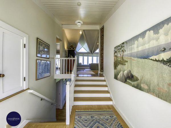 Cape Cod Home 994803