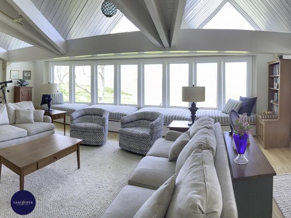Cape Cod Home 994803