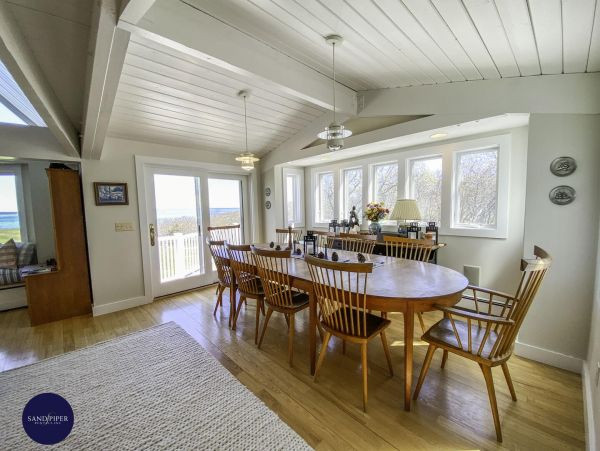 Cape Cod Home 994803