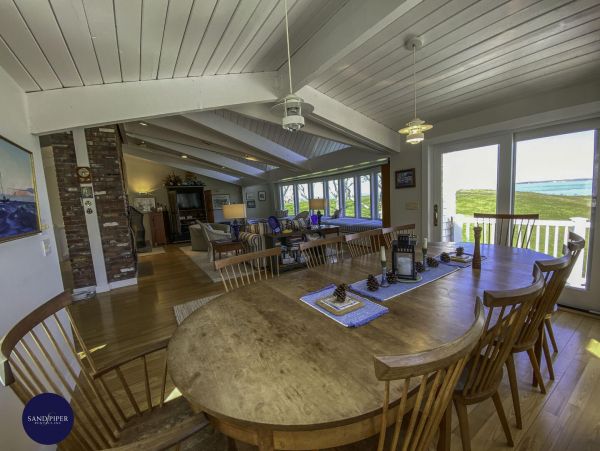 Cape Cod Home 994803
