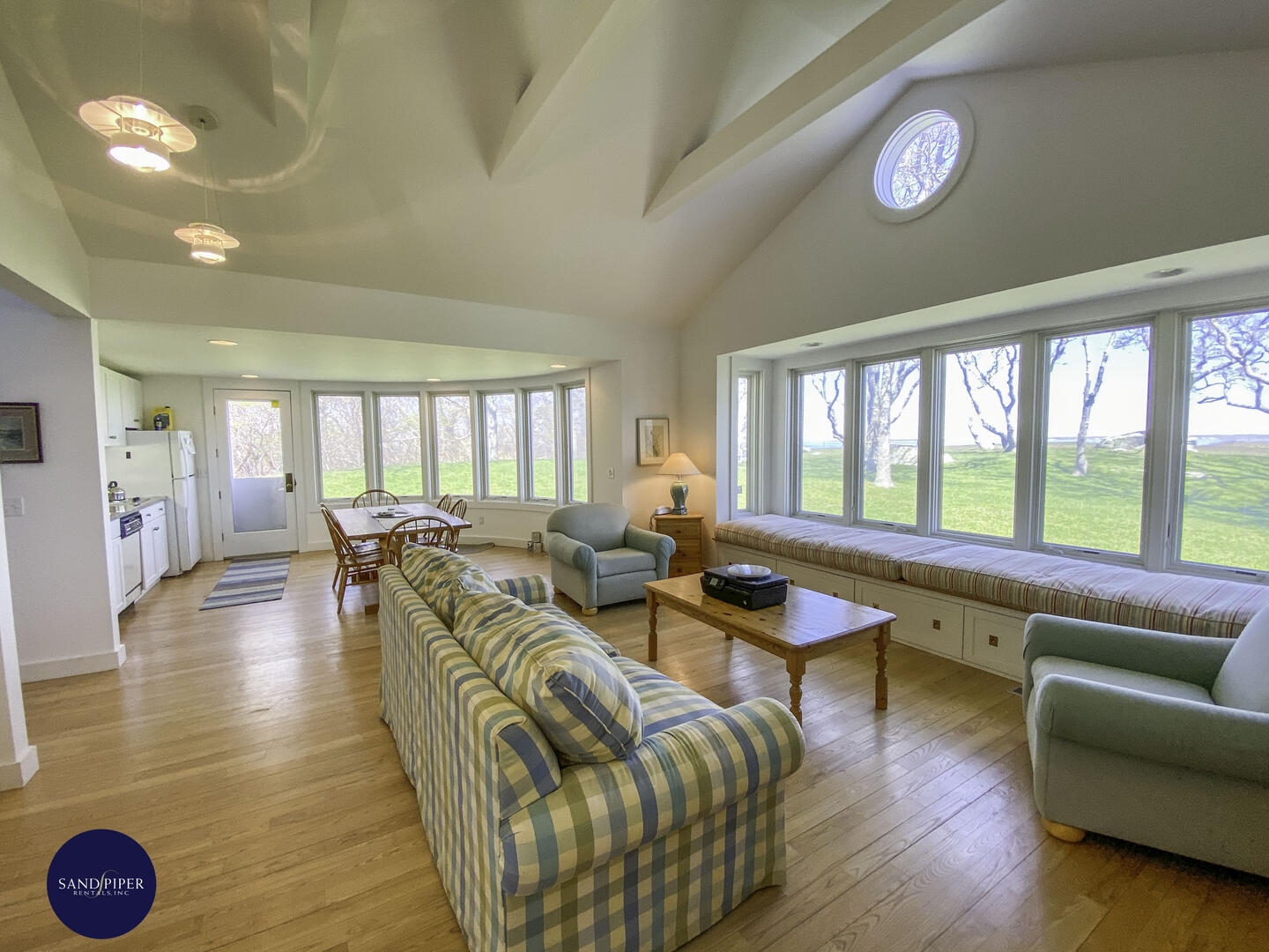 Cape Cod Home 994803