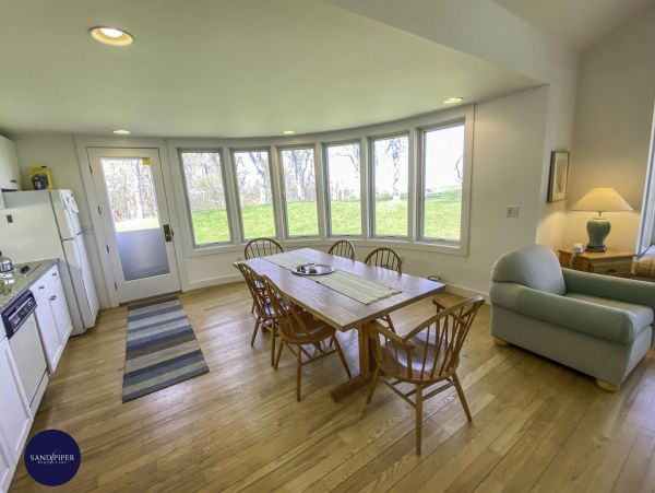Cape Cod Home 994803
