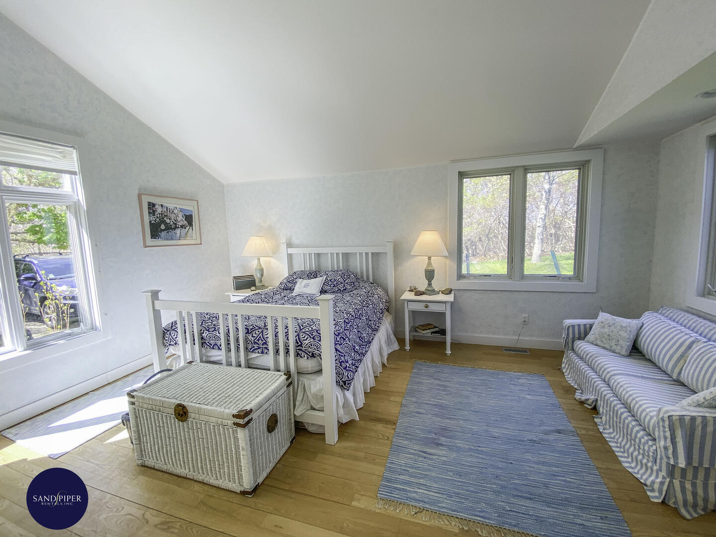 Cape Cod Home 994803