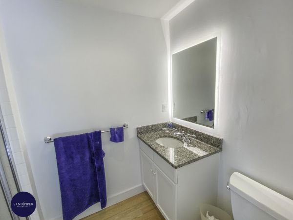 Cape Cod Home 994803