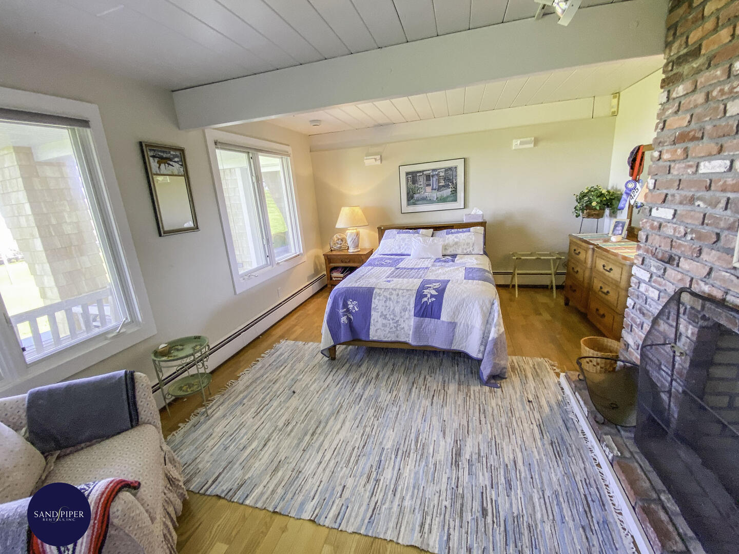 Cape Cod Home 994803