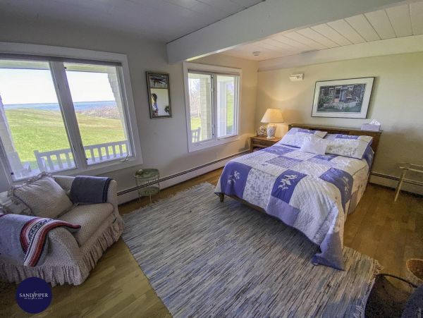 Cape Cod Home 994803