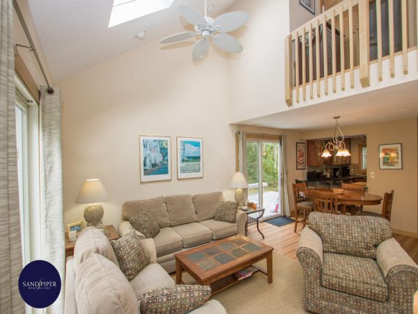 Cape Cod Home 994804