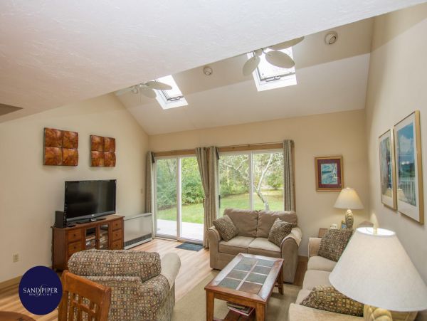 Cape Cod Home 994804