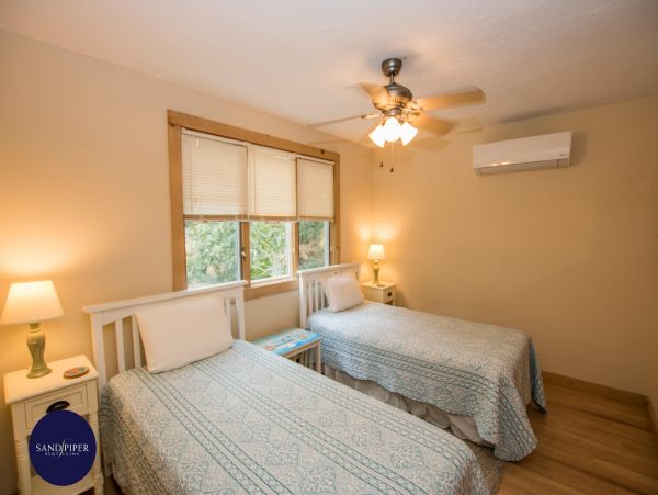 Cape Cod Home 994804