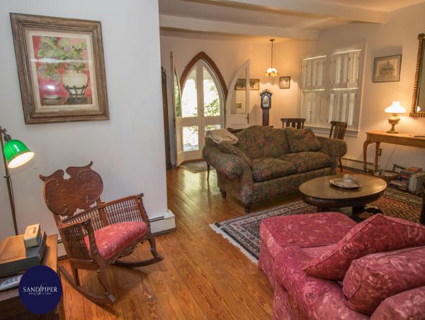 Cape Cod Home 994805