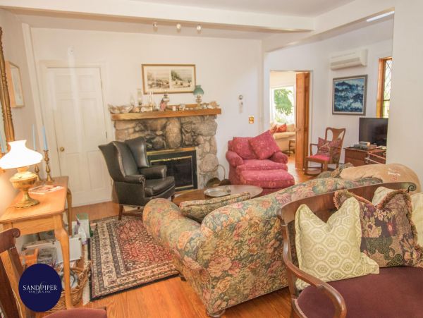 Cape Cod Home 994805