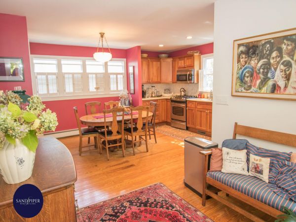 Cape Cod Home 994805