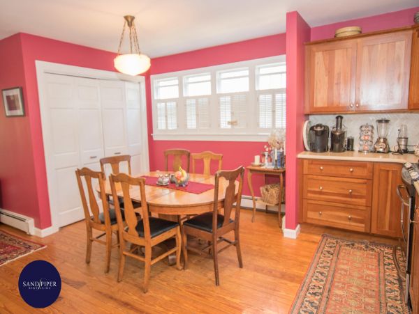 Cape Cod Home 994805