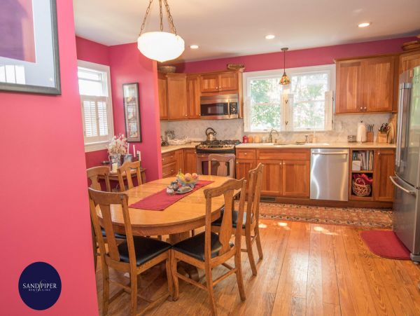 Cape Cod Home 994805