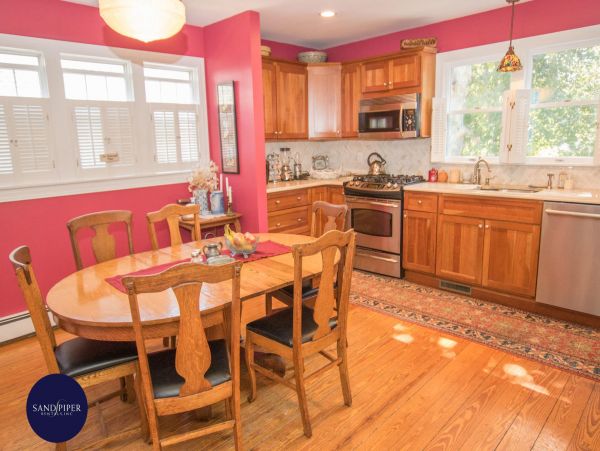 Cape Cod Home 994805