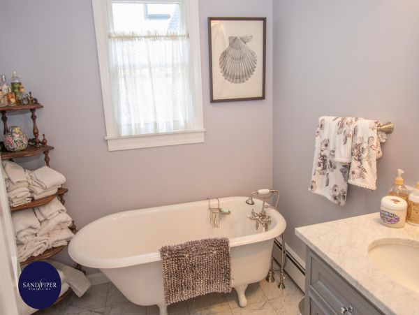 Cape Cod Home 994805