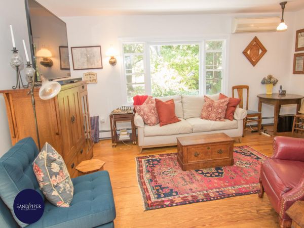 Cape Cod Home 994805