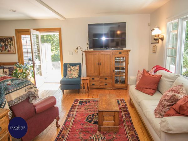 Cape Cod Home 994805
