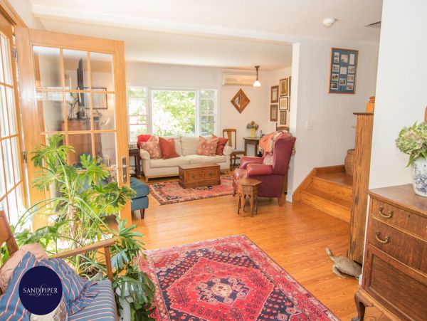 Cape Cod Home 994805