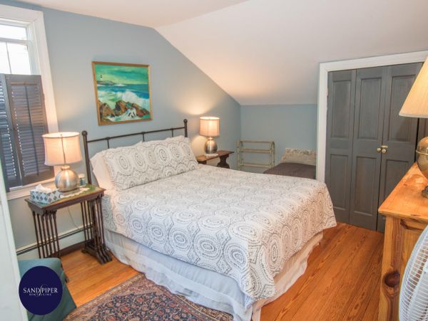 Cape Cod Home 994805