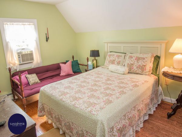 Cape Cod Home 994805