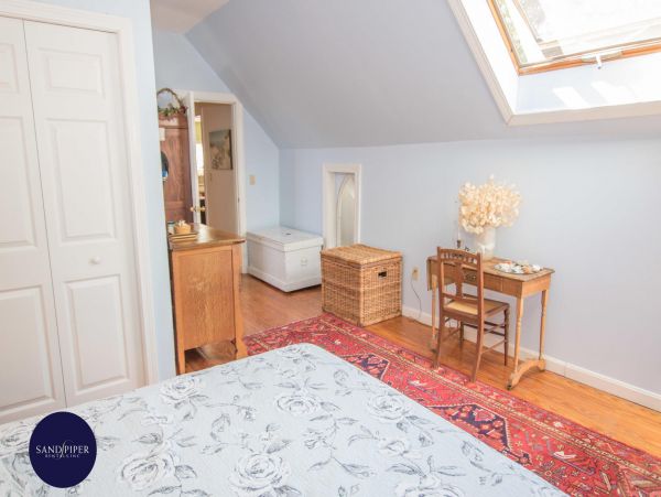 Cape Cod Home 994805
