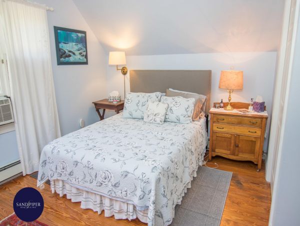 Cape Cod Home 994805