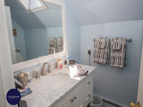 Cape Cod Home 994805