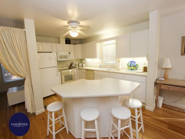 Cape Cod Home 994806