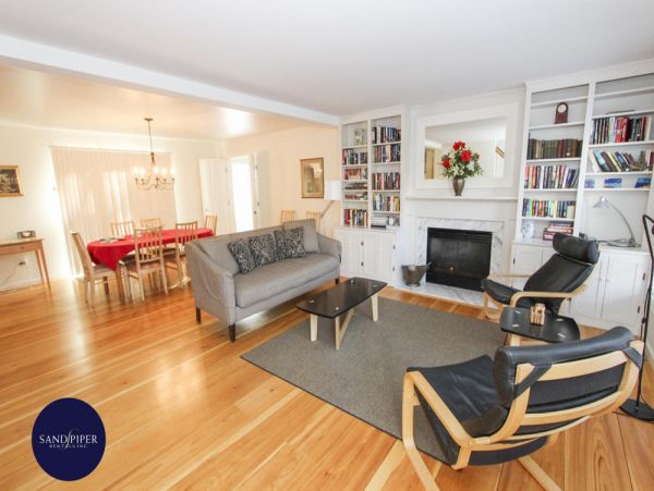 Cape Cod Home 994806