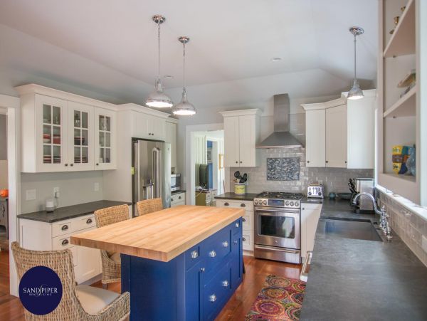 Cape Cod Home 994807