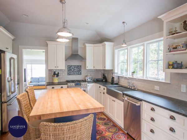 Cape Cod Home 994807