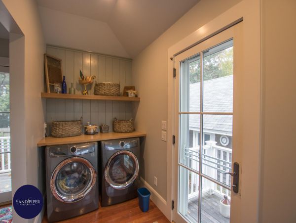 Cape Cod Home 994807