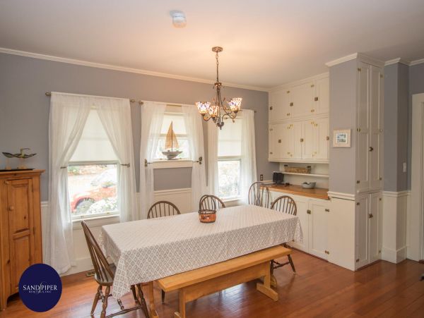 Cape Cod Home 994807