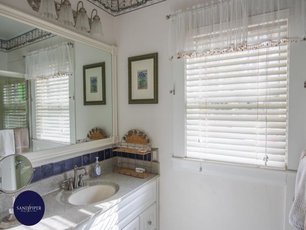 Cape Cod Home 994807