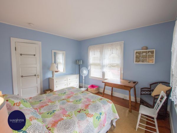 Cape Cod Home 994807