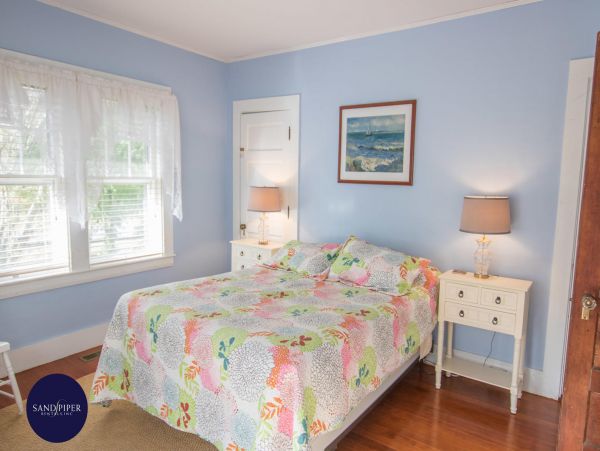 Cape Cod Home 994807