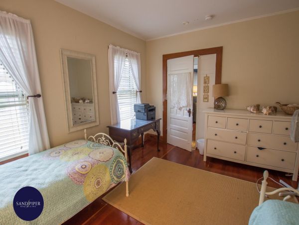 Cape Cod Home 994807