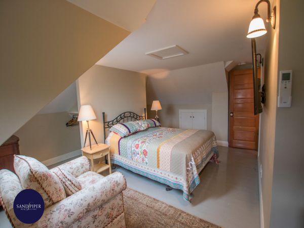 Cape Cod Home 994807