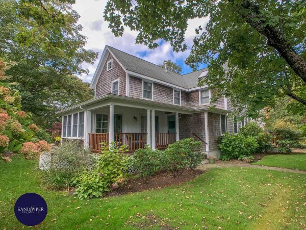 Cape Cod Home 994809