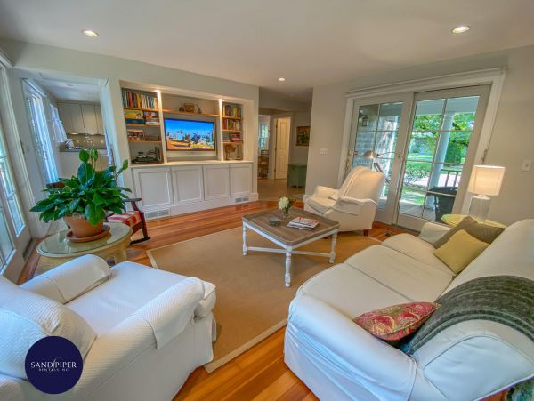 Cape Cod Home 994809