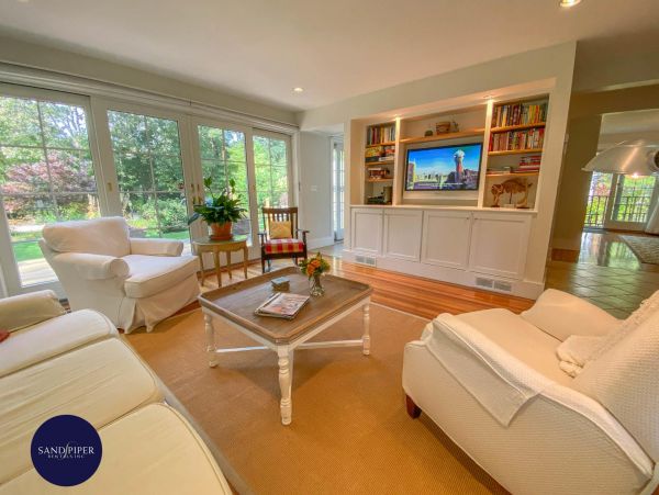 Cape Cod Home 994809